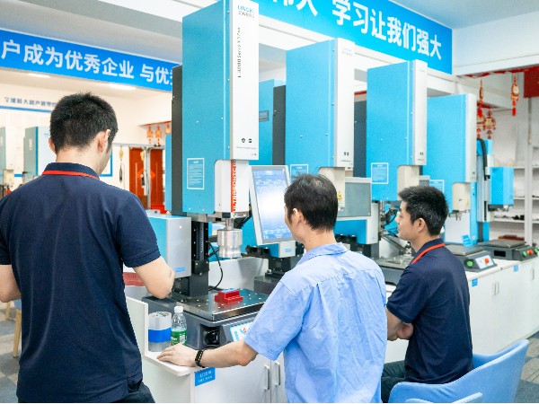 從汽車到航天：紅外線焊接的五大行業(yè)解決方案與典型應(yīng)用